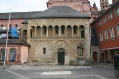 St Gotthards kapell ble oppført av erkebiskopen Adalbert rundt år 1137, etter modell av Karl den Stores Pfalzkapelle i Aachen. Foto: © reisdit.no St Gotthards kapell, Mainz - Mainz, Gutenberg, Worms, Speyer, Dom St. Martin, Kaiser, Kurfyrster, Moguntiacum, romertid middelalder, renessanse, barokk, Rhinen, Tyskland