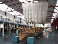Rekonstruksjon av ett av de to romerske krigsskipene som ble funnet i Rhinen i Mainz. Foto: Martin Bahmann / Wikipedia Antiken Schiffmuseum Mainz - Mainz, Gutenberg, Worms, Speyer, Dom St. Martin, Kaiser, Kurfyrster, Moguntiacum, romertid middelalder, renessanse, barokk, Rhinen, Tyskland