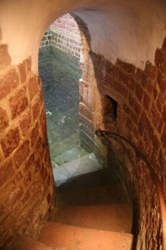 Mikwah ble bygd på 1100-tallet i romansk stil, og er det eldste i sitt slag nord for Alpene. Foto: © reisdit.no Speyer, Altstadt, Unescos liste over Verdenarven, romertid, Altpörtel, Rhinen, Kaiserdom, jødenes Shphira, middelalder, Vest-Tyskland