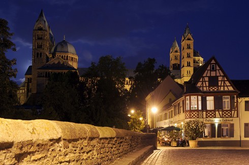 Et sjarmerende hjørne av gamlebyen med Kaiserdom i bakgrunnen sett fra Sonnenbrucke. Foto: © Stadt Speyer / Klaus Venus Speyer, Altstadt, Unescos liste over Verdenarven, romertid, Altpörtel, Rhinen, Kaiserdom, jødenes Shphira, middelalder, Vest-Tyskland