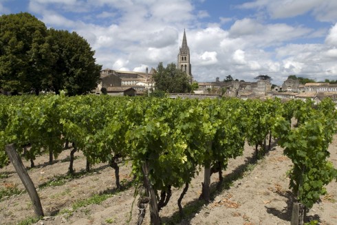 St.-Émilione kan by på noen av verdens fineste viner, blant andre de legendariske Château Ausone og Château Cheval Blanc, begge over lang tid Premiers Grand Crus Classés St Émilion, Saint Emilion, vin, Unescos liste over Verdensarven, romertid, middelalder, Monolittkirken, Bordeaux, Pomerol, Fronsac, Bordeaux, Vest-Frankrike