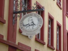 Kulturbrauerei i Leyergasse kan anbefales - både til overnatting og forfriskninger. Foto: © reisdit.no Heidelberg, Altstadt, Marktplatz, Alte Brücke, Neckar, Schloss Heidelberg, Unescos liste over Verdensarven, Baden-Württemberg, Sør-Tyskland