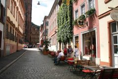 Litt opp i Steingasse finner du en av Heidelbergs godterispesialiteter - Studentenkuss. Foto: © reisdit.no Heidelberg, Schloss, Altstadt, Marktplatz, Alte Brücke, Neckar, Schloss Heidelberg, Unescos liste over Verdensarven, Baden-Württemberg, Sør-Tyskland