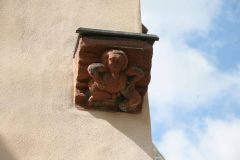 Her har han hengt i tusen år - og skal kanskje titte ned på folk og fe i tusen år til? Foto: © reisdit.no Worms, Rhinen, Mainz, Kaiserdom, Dom St. Peter, jødene, Heiliger Sand, synagoge, Mikwah, romansk arkitektur, Kaiser, Kurfyrster, romertid, middelalder, renessanse, barokk, Speyer, Mainz, Vest-Tyskland
