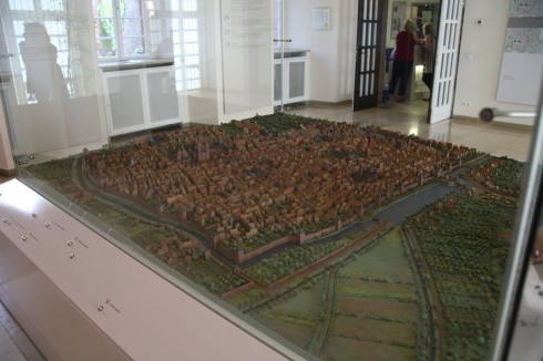 I bymuseet i St. Andreasstift finner du en modell av middelalderens Worms. Foto: © reisdit.no Worms, Rhinen, Mainz, Kaiserdom, Dom St. Peter, jødene, Heiliger Sand, synagoge, Mikwah, romansk arkitektur, Kaiser, Kurfyrster, romertid, middelalder, renessanse, barokk, Speyer, Mainz, Vest-Tyskland
