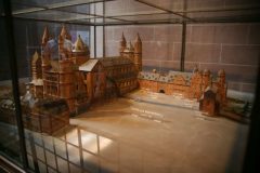 Til høyre for Kaiserdom ser du erkebispepalasset, som ble ødelagt rundt år 1690. Foto: © reisdit.no Worms, Rhinen, Mainz, Kaiserdom, Dom St. Peter, jødene, Heiliger Sand, synagoge, Mikwah, romansk arkitektur, Kaiser, Kurfyrster, romertid, middelalder, renessanse, barokk, Speyer, Mainz, Vest-Tyskland