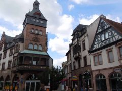 Ved den jødiske bydelen ble det rundt år 1900 reist en kopi av en byport fra middelalderen - Martinspforte. Foto: © reisdit.no Worms, Rhinen, Mainz, Kaiserdom, Dom St. Peter, jødene, Heiliger Sand, synagoge, Mikwah, romansk arkitektur, Kaiser, Kurfyrster, romertid, middelalder, renessanse, barokk, Speyer, Mainz, Vest-Tyskland