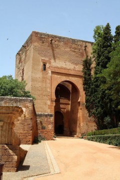 Puerta de la Justicia - rettferdighetens port - leder inn til det prakfulle palasset Alhambra. Foto: © www.turgranada.es Granada, Alhambra, Generalife, Barrio del Albaicín, Bib-Rambla, Plaza Nueva, Capilla Real, Santa Ana, San Nicholas, San Miguel de Bajo, Unescos liste over Verdensarven, Andalucia, Spania