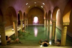 Det er fullt mulig å oppleve arabiske bad - besøk Baños Árabes Hammam i Calle Santa Ana 16. Foto: © www.turgranada.es Granada, Baños Árabes Hammam, Alhambra, Generalife, Barrio del Albaicín, Bib-Rambla, Plaza Nueva, Capilla Real, Santa Ana, San Nicholas, San Miguel de Bajo, Unescos liste over Verdensarven, Andalucia, Spania