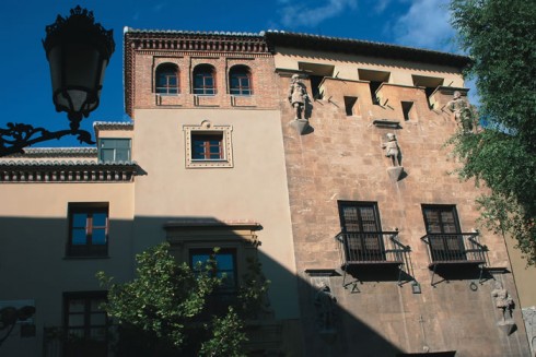 Casa de los Tiros er i dag et kombinert kulturhus og museum, som dokumenterer det historiske Granada fra den kristne gjenerobringen i år 1492. Foto: © Granadatur Granada, Casa de los Tiros, Alhambra, Generalife, Barrio del Albaicín, Bib-Rambla, Plaza Nueva, Capilla Real, Santa Ana, San Nicholas, San Miguel de Bajo, Unescos liste over Verdensarven, Andalucia, Spania