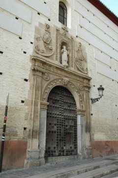 Inngangsdøren til Convento de Santa Catalina har likhetstrekk med den til kirken Santa Ana. Foto: © Granadatur Granada, Convento de Santa Catalina, Alhambra, Generalife, Barrio del Albaicín, Bib-Rambla, Plaza Nueva, Capilla Real, Santa Ana, San Nicholas, San Miguel de Bajo, Unescos liste over Verdensarven, Andalucia, Spania