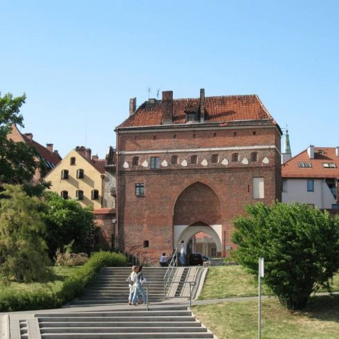 En av tre byportene som har overlevd tidens og fiendens tann - Brama Klaztorna. Foto: © Torun.pl Torun, gamlebyen, markedsplassen, rådhuset, Unescos liste over Verdensarven, Visla, Den tyske orden, Teutonerborgen, historisk, middelalder, Nord-Polen, Polen