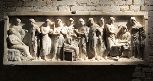 Fra Museo Archeologico Nazionale de Siena - Frontpanel til en romersk sarkofag fra det andre århundre etter Kristus. Foto: Combusken / Wikipedia Siena, Unescos liste over Verdensarven, historisk, etruskere, middelalder, gamleby, romensk, gotisk, katedral, Toscana, Midt-Italia, Italia