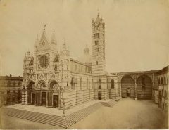 Sienas Duomo anno ca 1885 - arkaden til høyre er deler av det gigantiske skipet, som skulle omfavne hele Duomo - arbeidet ble oppgitt. Foto: Paolo Lombardi (1827-1890) / Wikipedia Siena, Unescos liste over Verdensarven, historisk, etruskere, middelalder, gamleby, romensk, gotisk, katedral, Toscana, Midt-Italia, Italia