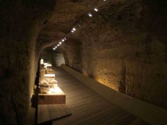 Fra de underjordiske gangene, hugd ut i tufastein i Museo Archeologico Nazionale di Siena. Foto: Combusken / Wikipedia Siena, Unescos liste over Verdensarven, historisk, etruskere, middelalder, gamleby, romensk, gotisk, katedral, Toscana, Midt-Italia, Italia