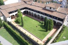 Chiostro del Museo dell'Opera del Duomo ligger rett ved Campo dei Miracoli og huser mange flotte kirkeskatter. Foto: © Provincia di Pisa / priscillajp Pisa, pisansk romansk, arkitektur, middelalder, renessanse, Arno, Campo dei Miracoli, katedral, baptisteria, kampanile, Unescos liste over Verdensarven, historisk bydel, museer, gamleby, etruskerne, Toscana, Midt-Italia, Italia