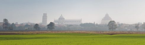 Tenk hva det betydde for middelalderens innbyggere å se dette anlegget reise seg - du blir slått i bakken av synet den dag i dag. Foto: © Provincia di Pisa / Massimo Lenzo Pisa, pisansk romansk, arkitektur, middelalder, renessanse, Arno, Campo dei Miracoli, katedral, baptisteria, kampanile, Unescos liste over Verdensarven, historisk bydel, museer, gamleby, etruskerne, Toscana, Midt-Italia, Italia
