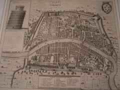 Et kart fra rundt år 1700 forteller mer detaljert om Pisa innenfor bymurene, som det fremdeles finnes deler av. Kilde: Wikipedia Pisa, pisansk romansk, arkitektur, middelalder, renessanse, Arno, Campo dei Miracoli, katedral, baptisteria, kampanile, Unescos liste over Verdensarven, historisk bydel, museer, gamleby, etruskerne, Toscana, Midt-Italia, Italia