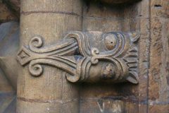 Nok en normannisk detalj datert 1000-1100-tallet - fra den nedre delen av vestfasaden, som står igjen av den romanske kirken. Foto: © Richard Croft / geograph.org.uk Lincoln, Cathedral, Minster, Newport Arch, Bailgate, Castle Hill, England, Brayford Pool, romertid, middelalder, Castle Hill, Magna Carta, Steep Hill, early british gothic