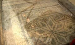 Det er funnet mosaikker fra romertiden i Lincoln - du kan se denne i Usher Gallery. Foto: © www.roman-sites.com Lincoln, roman Lindum, Cathedral, Minster, Newport Arch, Bailgate, Castle Hill, England, Brayford Pool, romertid, middelalder, Castle Hill, Magna Carta, Steep Hill, early british gothic