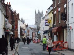Castle Street har mye gammel bebyggelse, som er erketypisk for England. Foto: Chris Whippet / Wikipedia CC-BY-SA-2.0 Canterbury, Cathedral, West gate, Christ Church Gate, Minster, Thomas Beckett, England, River Stour, The Old Weavers House, romertid, middelalder, early british gothic, Storbritannia