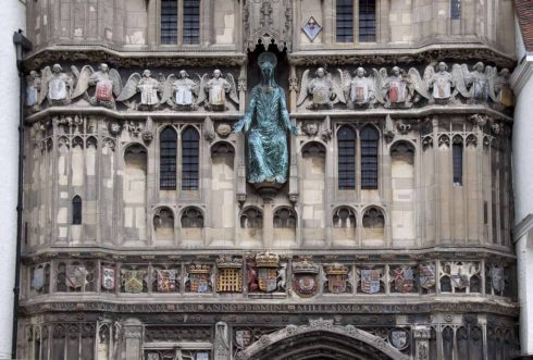 Christ Church Gate er et praktfullt stykke arkitektur. Foto: Tony Hisgett / Wikipedia CC-BY-SA-3.0 Canterbury, Cathedral, West gate, Christ Church Gate, Minster, Thomas Beckett, England, River Stour, The Old Weavers House, romertid, middelalder, early british gothic, Storbritannia