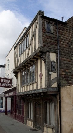 Palace Street nr 8 er sannsynligvis fra 1400-tallet. Foto: Tony Hisgett / Wikipedia CC-BY-SA-2.0 Canterbury, Cathedral, West gate, Christ Church Gate, Minster, Thomas Beckett, England, River Stour, The Old Weavers House, romertid, middelalder, early british gothic, Storbritannia