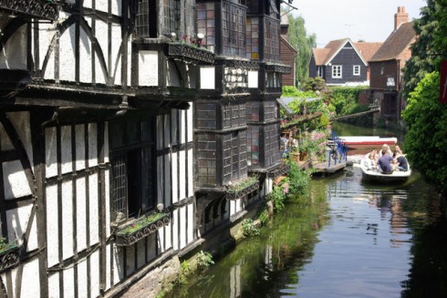The Old Weavers House er et av byens mest fotograferte motiver. Foto: Stephen-McKay / Wikipedia CC-BY-SA-2.0 Canterbury, Cathedral, West gate, Christ Church Gate, Minster, Thomas Beckett, England, River Stour, The Old Weavers House, romertid, middelalder, early british gothic, Storbritannia