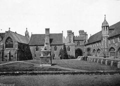 St Augustine's er absolutt verd et besøk, selv om klosterkirken er en ruin. Kilde: www.anglicanhistory.org Canterbury, Cathedral, West gate, Christ Church Gate, Minster, Thomas Beckett, England, River Stour, The Old Weavers House, romertid, middelalder, early british gothic, Storbritannia