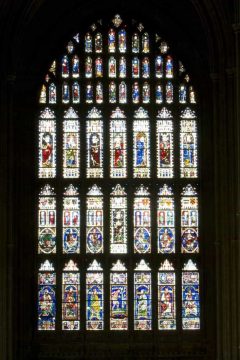 Glassmaleriene på hovedvindeuet på vestfasaden er berømt. Foto: © Visit Canterbury / Tim Stubbings Canterbury, Cathedral, West gate, Christ Church Gate, Minster, Thomas Beckett, England, River Stour, The Old Weavers House, romertid, middelalder, early british gothic, Storbritannia