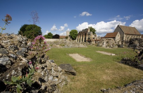 Her bygde Augustin sitt kloster, som senere ble utvidet en rekke ganger i middelalderen. Foto: © Visit Canterbury / Tim Stubbings Canterbury, Cathedral, West gate, Christ Church Gate, Minster, Thomas Beckett, England, River Stour, The Weavers, romertid, middelalder, early british gothic, Storbritannia