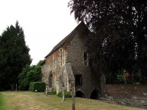 Fransiskanerklosteret, kalt Greyfriars, ble grunnlagt år 1263. Foto: © J. Demetrescu / www.saintsandstones.net Canterbury, Cathedral, West gate, Christ Church Gate, Minster, Thomas Beckett, England, River Stour, The Old Weavers House, romertid, middelalder, early british gothic, Storbritannia
