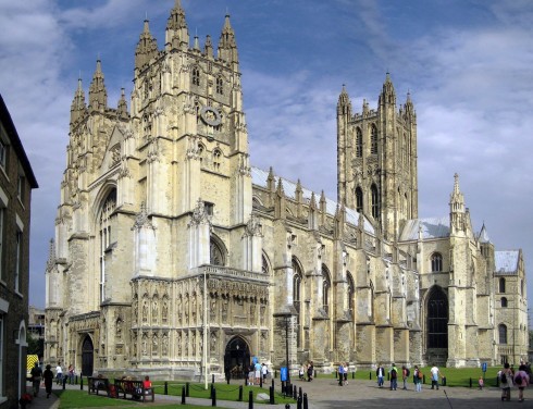 Canterbury Christ Church Cathedral er et mesterverk innen british gothic. Foto: Hans Musil / Wikipedia CC-BY-SA-3.0 Canterbury, Cathedral, West gate, Christ Church Gate, Minster, Thomas Beckett, England, River Stour, The Old Weavers House, romertid, middelalder, early british gothic, Storbritannia