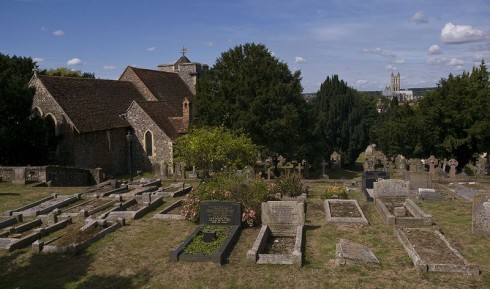 St Martin's Church ligger utenfor bymurene, et godt stykke unna katedralen. Foto: Oosoom / Wikipedia CC-BY-SA-3.0 Canterbury, Cathedral, West gate, Christ Church Gate, Minster, Thomas Beckett, England, River Stour, The Old Weavers House, romertid, middelalder, early british gothic, Storbritannia