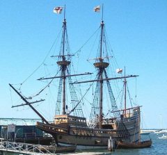 En replika av Mayflower ved kai i Plymouth, USA. Foto: wikitravel:user:OldPine / Wikipedia CC-BY-SA-1.0 Canterbury, Cathedral, West gate, Christ Church Gate, Minster, Thomas Beckett, England, River Stour, The Old Weavers House, romertid, middelalder, early british gothic, Storbritannia