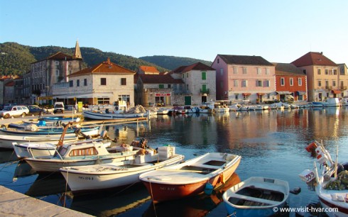 Gad vite hvor mange tusen tonn oliven og vin som er skipet ut herfra de siste 2.400 årene. Foto: © www.visit-hvar.com Hvar, Stari Grad, Unescos liste over Verdensarven, romertid, grekere, Pharos, Venezia, venetiansk, kirker, middelalder, arkitektur, gotikk, renessanse, oldtidskirker, Makarska-kysten, Kroatia