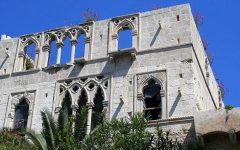 Aristokrat-familien Hectorovic fullførte aldri dette 1400-talls-palasset. Foto: © www.visit-hvar.com Hvar, Stari Grad, Unescos liste over Verdensarven, romertid, grekere, Pharos, Venezia, venetiansk, kirker, middelalder, arkitektur, gotikk, renessanse, oldtidskirker, Makarska-kysten, Kroatia