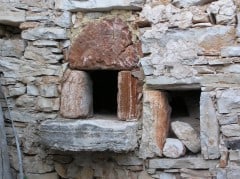 På Stari Grad-sletten kan du finne de underligste spor etter menneskers aktivitet - her en gammel bakerovn. Foto: © starogradsko-polje.net Hvar, Stari Grad, Unescos liste over Verdensarven, romertid, grekere, Pharos, Venezia, venetiansk, kirker, middelalder, arkitektur, gotikk, renessanse, oldtidskirker, Makarska-kysten, Kroatia