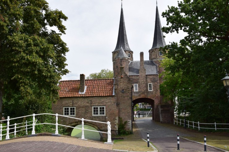Oostpoort er en byport fra cirka år 1400. Foto: © ReisDit.no