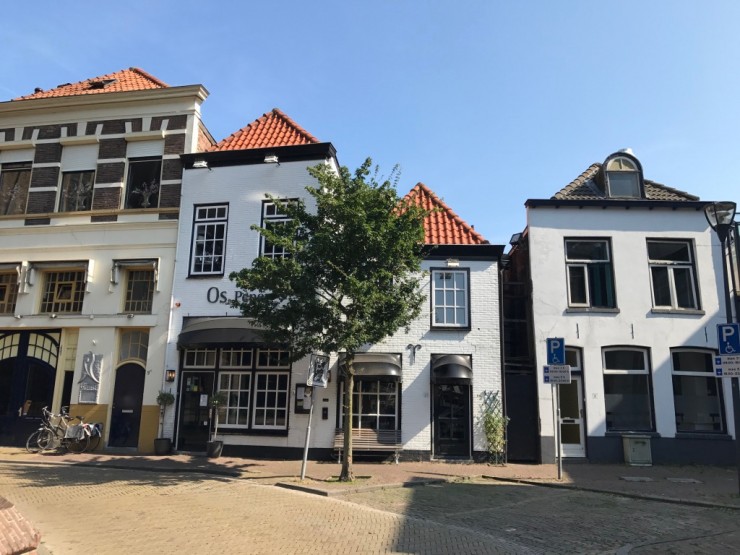 Typisk bebyggelse i Zwolles gamleby. Foto: © ReisDit.no