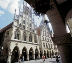 Münsters flotte Rathaus fra middelalderen ligger sentralt på Prinzipalmarkt. Foto: © Presseamt Münster Münster, Tyskland, Vest-Tyskland, Westfalen, Prinzipalmarkt, middelalder, Freden i Westfalen, Friedenssal, anabaptistene, LWL Museum Münster, Thürmerin, Dom St. Paul, Lamberti-kirche
