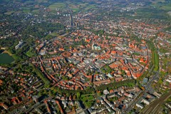 Du kan tydelig se det grønne beltet rundt gamlebyen der bymuren stod i middelalderen. Foto: © Presseamt Münster / Berhnard Fischer Münster, Tyskland, Vest-Tyskland, Westfalen, Aasee, Prinzipalmarkt, middelalder, Freden i Westfalen, Friedenssal, anabaptistene, LWL Museum Münster, Thürmerin, Dom St. Paul, Lamberti-kirche