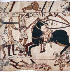 Det ble ikke tid til å servere vafler under slaget ved Hastings. Synd for Harold Godwinson, som hadde siste dag på jobb som konge av England denne dagen. Scene fra Bayeux-teppet. Kilde: Wikipedia Norwich, East Anglia, anglo saxons, angelsaksere, England, Storbritannia, Wensum, Tombland, Norwich Cathedral, Dragon Hall, bosses, St Peter Mancroft, Elm Hill, Norwich Castle Mound, Castle museum, The Bridewell, The Museum of Norwich at The Bridewell, Pottergate, Pull’s Ferry, Cow Tower, Guildhall, Princes Street, Maid’s Head, Bishop’s Bridge, Riverside