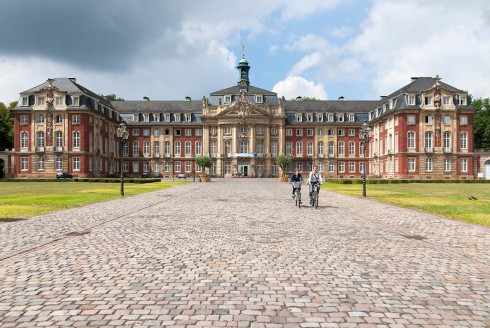 Münster, Nordrhein-Westfalen : Schloss - Universität© 2010 Jochen Keute, Frankfurt am Main Münster, Tyskland, Vest-Tyskland, Westfalen, Aasee, Prinzipalmarkt, middelalder, Freden i Westfalen, Friedenssal, anabaptistene, LWL Museum Münster, Thürmerin, Dom St. Paul, Lamberti-kirche