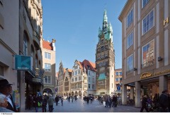 Stadtturm ligger i motsatt ende av Prinzipalmarkt i forhold til St. Lambertikirche. Foto: © Presseamt Münster / Ralf Emmerich Münster, Tyskland, Vest-Tyskland, Westfalen, Aasee, Prinzipalmarkt, middelalder, Freden i Westfalen, Friedenssal, anabaptistene, LWL Museum Münster, Thürmerin, Dom St. Paul, Lamberti-kirche