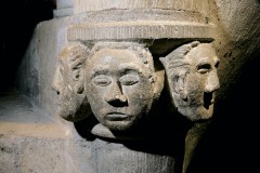 Et svært livaktig portrett hugget i stein i Norwich Cathedral i første halvdel av 1100-tallet. Foto: © Visit Norwich Norwich, East Anglia, anglo saxons, angelsaksere, England, Storbritannia, Wensum, Tombland, Norwich Cathedral, Dragon Hall, bosses, St Peter Mancroft, Elm Hill, Norwich Castle Mound, Castle museum, The Bridewell, The Museum of Norwich at The Bridewell, Pottergate, Pull’s Ferry, Cow Tower, Guildhall, Princes Street, Maid’s Head, Bishop’s Bridge, Riverside