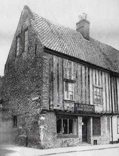 Dragon Hall - i den ene enden drev familien Swatman en slakterbutikk - i den andre enden var det pub. Foto: © Dragon Hall Norwich Norwich, East Anglia, England, Storbritannia, Wensum, Tombland, Norwich Cathedral, Dragon Hall, bosses, St Peter Mancroft, Elm Hill, Norwich Castle Mound, Castle museum, The Bridewell, The Museum of Norwich at The Bridewell, Pottergate, Pull’s Ferry, Cow Tower, Guildhall, Princes Street, Maid’s Head, Bishop’s Bridge, Riverside