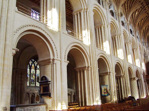 Norwich Cathedral: Norwich, East Anglia, anglo saxons, angelsaksere, England, Storbritannia, Wensum, Tombland, Norwich Cathedral, Dragon Hall, bosses, St Peter Mancroft, Elm Hill, Norwich Castle Mound, Castle museum, The Bridewell, The Museum of Norwich at The Bridewell, Pottergate, Pull’s Ferry, Cow Tower, Guildhall, Princes Street, Maid’s Head, Bishop’s Bridge, Riverside