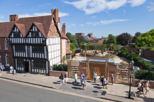 Opprinnelig fylte Shakespeares New Place hele tomten - se illustrasjon til høyre. Foto: © The Shakespeare Birthplace Trust Stratford-upon-Avon, William Shakespeare, The Bard, middelalder, bindingsverk, Shakespeare’s Birthplace, Clopton Bridge, Anne Hathaway, Mary Arden, New Place, Hall’s Croft, John Hall, Holy Trinity Church