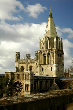 Oxford Cathedral er det eneste college-kapellet i verden som har en slik funksjon. Foto: Newton2 CC-BY-2.5 / Wikipedia Oxford, Oxford University, Oxfordshire, Britain, England, College, Ashmolean Museum, High Street, Broad Street, Magdalen College, Christ Church, Broad Walk, Merton College, Merton Street, Radcliffe Square, Radcliffe Camera, All Souls College, Bodleian Library, Divinity School, Old School Quadrangle, Oxford Castle, Balliol College, Trinity College, St Edmund Hall, St Mary the Virgin, The Bear, Eagle and Child, Lamb and Flag